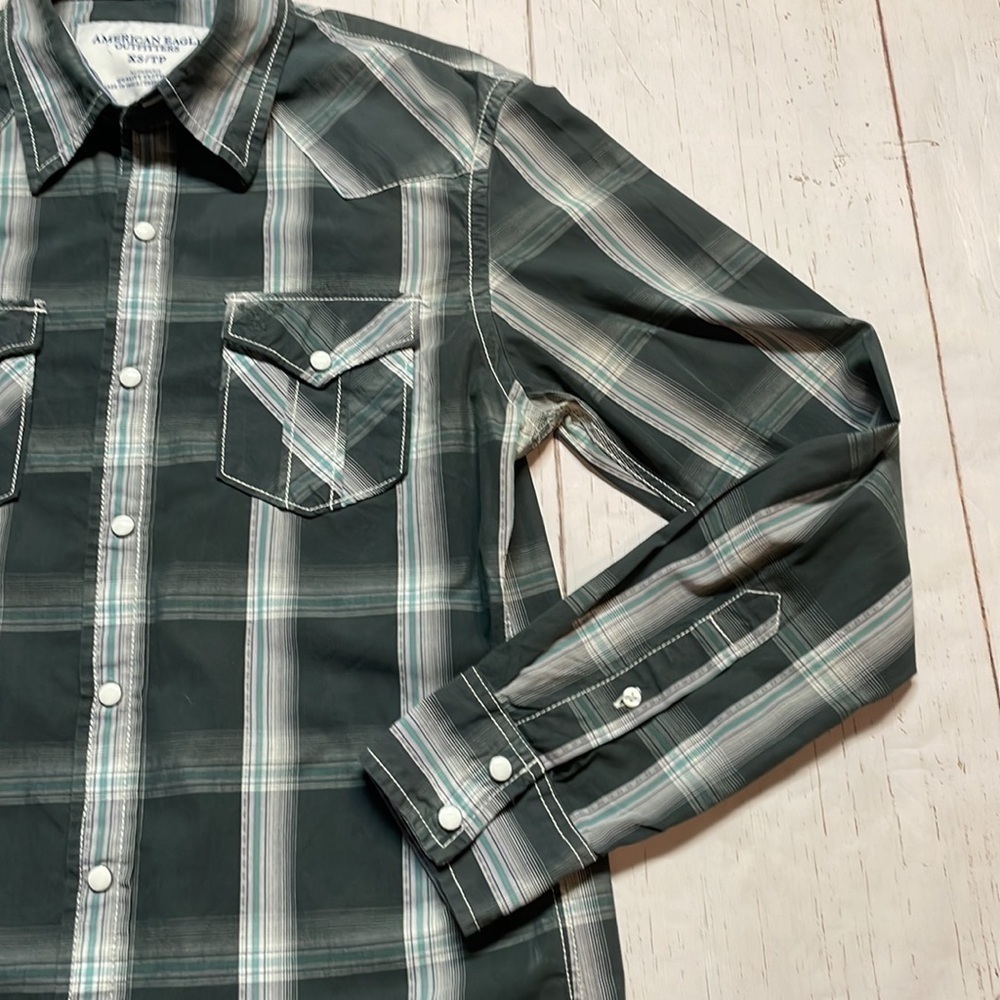 American Eagle women’s western style snap front long sleeve shirt. Size XS - Picture 2 of 9
